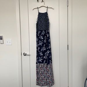 Comfortable, floor-length casual dress. Size M.